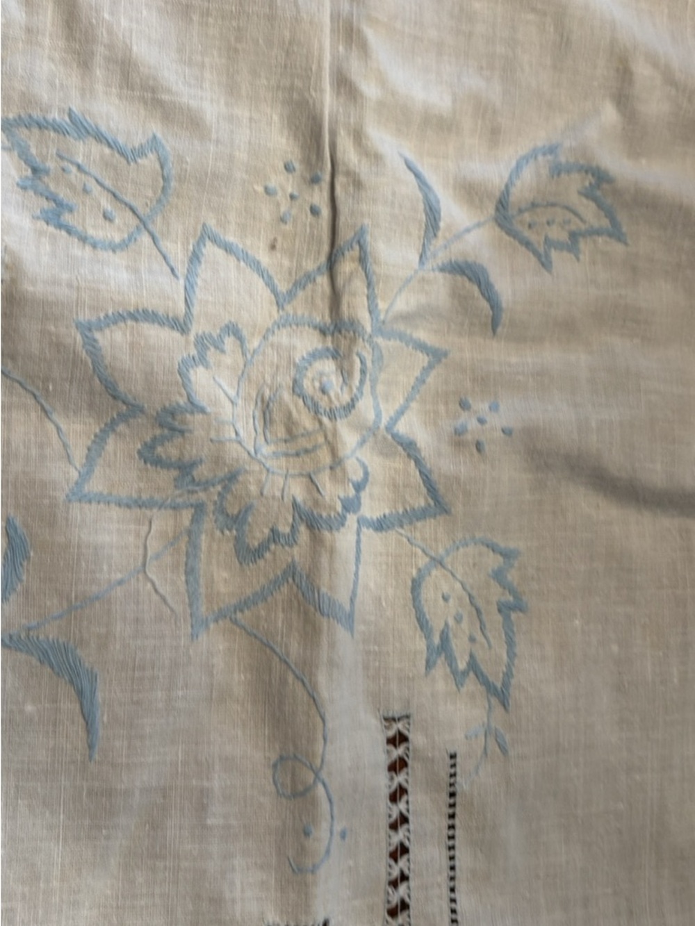 Vintage Light Blue Floral Embroidered Linen tablecloth 28 x 28 - Picture 3 of 4